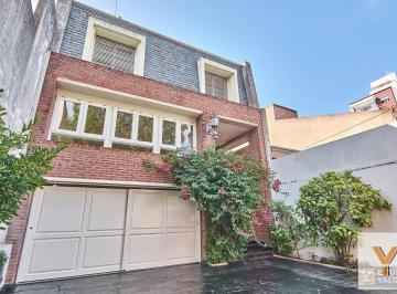 Casa · 350m² · 6 Ambientes · 4 Cocheras · Casa en Venta - 4 Dorm. 4 Baños - 350 m² - Cocheras - La Plata
