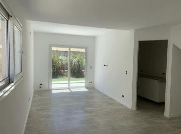 Casa · 71m² · 3 Ambientes · 1 Cochera · Venta Casa 3 Ambientes Jardin Saravi Village Coch.