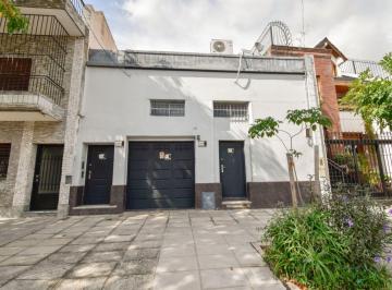 Casa · 231m² · 6 Ambientes · 1 Cochera · Casa en Venta Lote Propio Parque Avellaneda