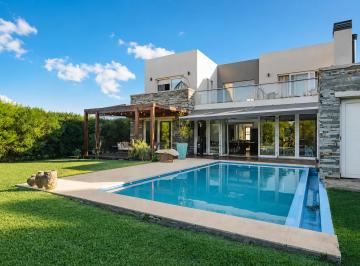 Casa de 5 ambientes, Quilmes · Alquiler de Exclusiva Casa 5 Ambientes Barrio Privado Nuevo Quilmes