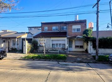 Casa · 166m² · 5 Ambientes · 1 Cochera · Venta 2 Casas Mismo Lote Apta Credito Jardin