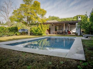 Casa · 132m² · 4 Ambientes · 2 Cocheras · Casa 4 Amb Todo Luz - Jardin y Piscina
