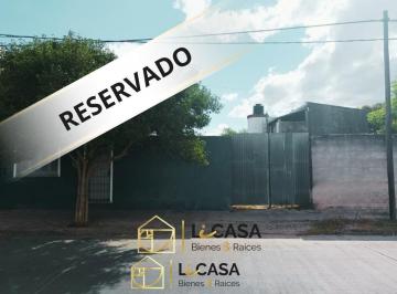 Casa · 83m² · 2 Ambientes · 1 Cochera · Casa 1 Dormi a Refaccionar Mas Terreno en Venta