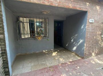 Casa · 87m² · 4 Ambientes · 1 Cochera · Venta Casa Más Depto en Barrio Mariano Fragueiro