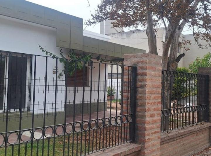 Casa · 180m² · 6 Ambientes · 1 Cochera