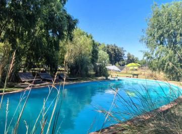 Quinta vacacional · 140m² · 3 Dormitorios · 1 Cochera · Casa Quinta en Venta