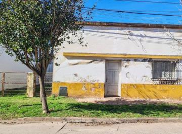 Casa · 136m² · 3 Ambientes · 1 Cochera · Venta Casa con Gran Terreno - San Carlos Centro