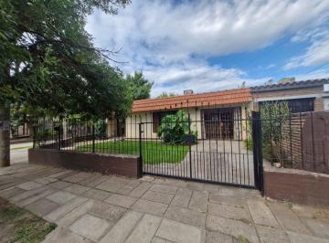 Casa · 144m² · 5 Ambientes · 1 Cochera · Venta Casa 4 Dorm. Barrio Mercantil Cordoba