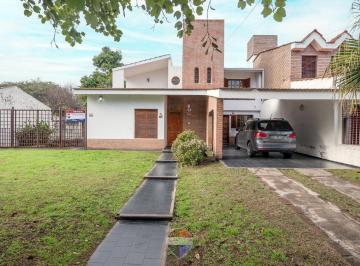 Casa · 247m² · 8 Ambientes · 2 Cocheras · Venta Casa 5dorm Pileta Marques de Sobremonte Cba