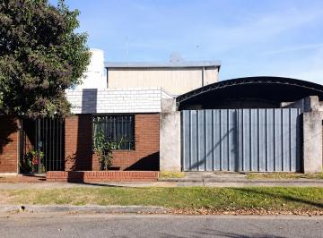 Casa · 188m² · 4 Ambientes · Venta Casa con Galpón B° Márquez. Cordoba
