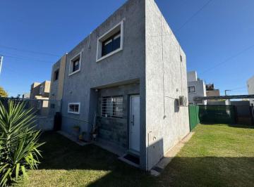 Casa · 77m² · 3 Ambientes · Venta Duplex Dos Dorm Housing Valle Cercano Cba