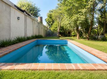 Casa · 180m² · 4 Ambientes · Venta Casa 3 Dorm. con Pileta Saldan Cordoba
