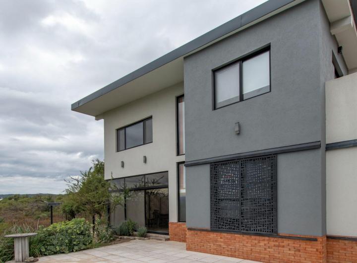 Casa · 155m² · 6 Ambientes · 4 Cocheras