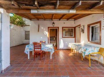Casa · 125m² · 4 Ambientes · 1 Cochera · Venta Casa Ciudadela con Jardín