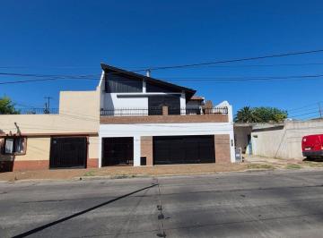 Casa · 222m² · 5 Ambientes · 2 Cocheras · Casa Barrio Parque Bernal