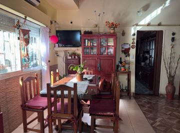 Casa · 117m² · 4 Ambientes · 1 Cochera · Venta Casa Ezpeleta Este - 4 Ambientes