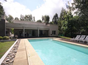 Casa · 153m² · 5 Ambientes · 6 Cocheras · Venta Casa 5 Ambientes en Miralagos 1