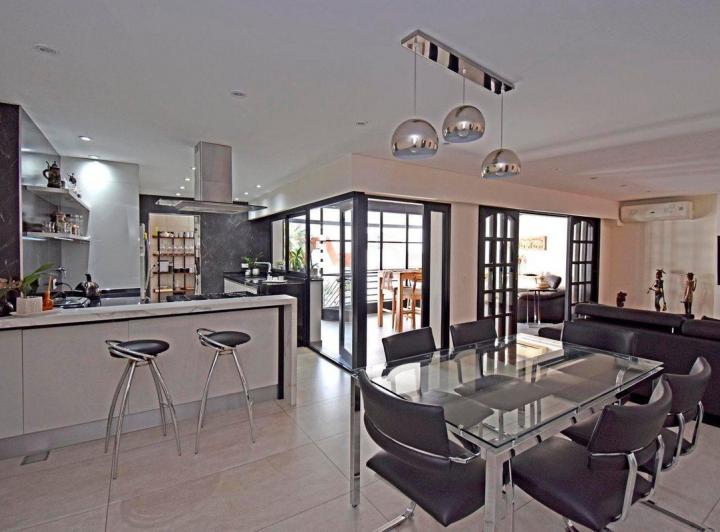 Casa · 413m² · 6 Ambientes · 2 Cocheras