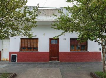 Casa · 110m² · 3 Ambientes · Venta Casa 3 Ambientes en Ciudadela con Jardin