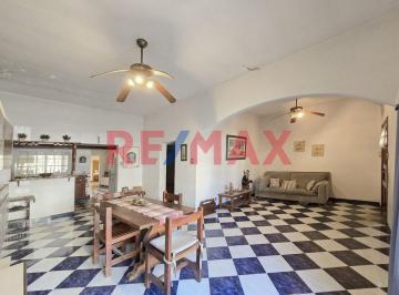 Casa · 272m² · 5 Ambientes · Casa 5 Amb Venta Avellaneda Pileta Quincho Tipo PH