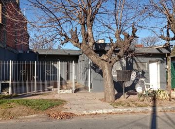 Casa · 160m² · 4 Ambientes · 1 Cochera · Venta Dos Casas 2 Amb c/u Mas Depto o Local Moreno