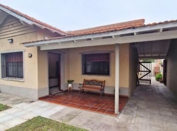 Casa · 102m² · 3 Ambientes · 2 Cocheras · Venta Casa 3 Ambientes Hurlingham Apto Credito