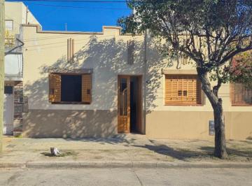 Casa · 120m² · 4 Ambientes · Casa Venta 4 Ambientes en Haedo 3 Cuadra Estacion