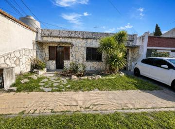 Casa · 135m² · 5 Ambientes · Casa Venta en Munro a Refaccionar con Lote Propio