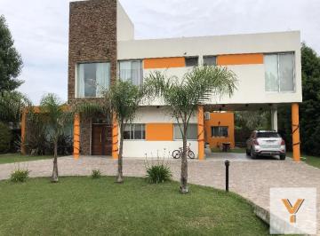 Casa · 360m² · 7 Ambientes · 2 Cocheras · Casa en Venta - 4 Dorm. 3 Baños - Cocheras - 1.100 m² - Presidente Perón