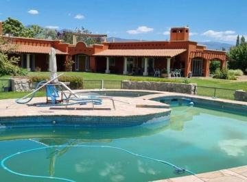 Casa · 500m² · 6 Ambientes · 4 Cocheras · Vistalba