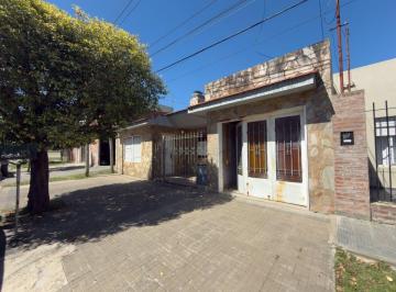 Casa · 80m² · 3 Ambientes · 1 Cochera · Casa en Venta La Plata 2 Dorm.