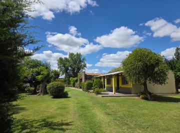Casa · 160m² · 8 Ambientes · 2 Cocheras · Casa en Venta Abasto Estancia Chica