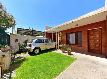 Casa · 144m² · 4 Ambientes · 2 Cocheras · Venta Casa 4 Amb Hurlingham Cochera Quinch Parrill