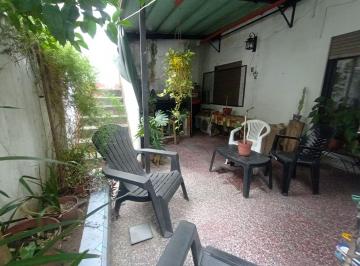 PH · 115m² · 4 Ambientes · Venta Casa 4 Amb 2 Baños Patio Terraza Caseros