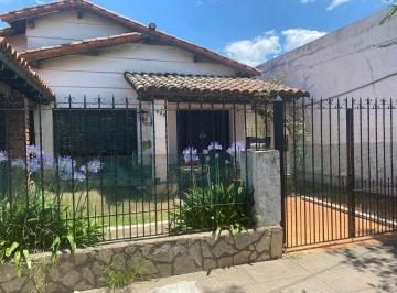 Casa · 156m² · 4 Ambientes · 1 Cochera · Venta Casa 4 Ambientes Hurlingham (Villa Club)