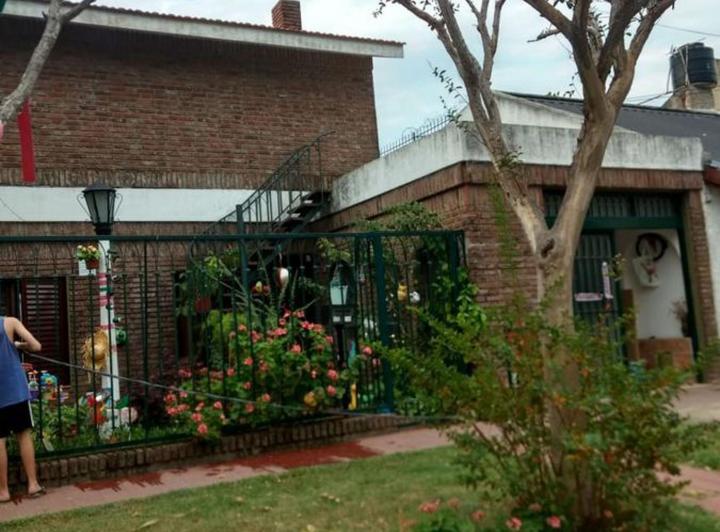 Casa · 220m² · 4 Ambientes · 2 Cocheras