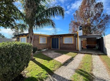 Casa · 63m² · 2 Ambientes · Casa de 1 Dormitorio con Pileta en Zavalla