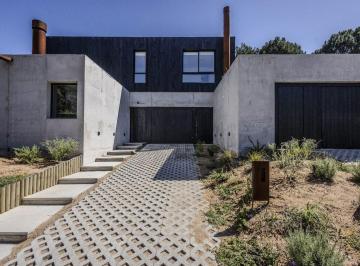 Casa · 133m² · 4 Ambientes · 1 Cochera · Venta Casa de 3 Dorm Barrio Privado Club del Lago