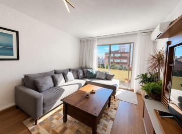 Departamento · 54m² · 3 Ambientes · 1 Cochera · Apto de 2 Dorm en Alquiler Temporada Punta del Est