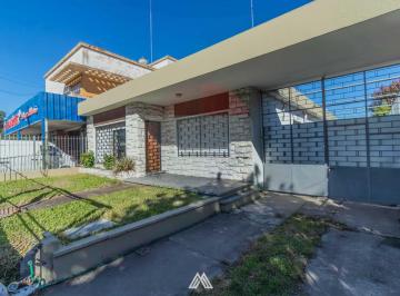 Casa · 343m² · 5 Ambientes · 1 Cochera · Alquiler Casa 3 Dorm. Mas Cochera Colon