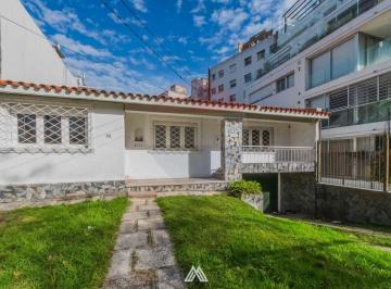 Casa · 253m² · 5 Ambientes · 2 Cocheras · Se Vende Casa 3 Dorm.con Patio en Malvín