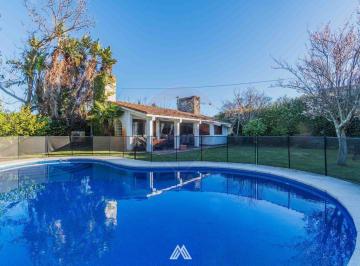Casa · 363m² · 8 Ambientes · Venta Casa Carrasco Sur 5 Dorm. Piscina
