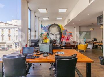 Oficina comercial · 903m² · 4 Cocheras · Venta de Oficina de 5 Pisos en El Centro con Renta