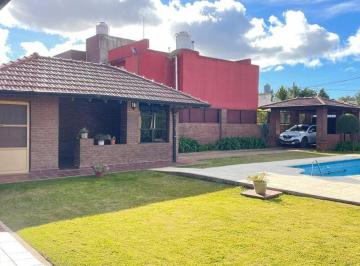 Quinta vacacional · 171m² · 2 Dormitorios · 2 Cocheras · Casa Quinta - Paque Sicardi