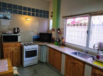 Casa · 166m² · 4 Ambientes · 3 Cocheras · Nuevo Valor! Casa en Venta Viila Luzuriaga