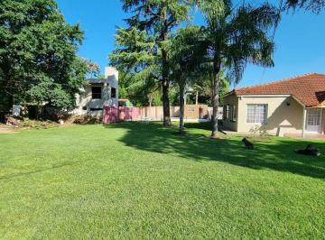 Quinta vacacional · 450m² · 4 Dormitorios · 8 Cocheras · Venta Quinta 6 Amb Paso del Rey Pileta Permuta