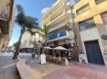 Departamento · 67m² · 3 Ambientes · Venta Apartamento Peatonal Sarandí 2 Dorm.