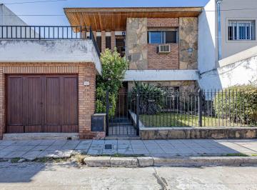 Casa · 228m² · 5 Ambientes · 1 Cochera · Venta Casa 5 Ambientes en Moron Norte