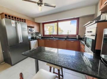 Casa · 322m² · 8 Ambientes · 2 Cocheras · Casa Amplia y de Categoría en Venta en Guadalupe