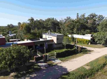 Casa · 180m² · 6 Ambientes · 2 Cocheras · Hermosa Casa en Lomas de San José